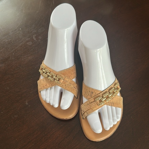 Vero Cuoio Women’s Tan Cork Sandals Gold Embellishments Sz 7 Coastal Chic Preppy - Picture 1 of 10